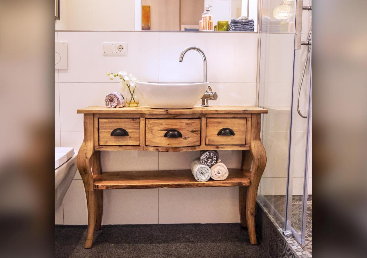 Privatunterkunft Comfort And Style In Center With Ensuite Bathroom On Schaafenstrasse *